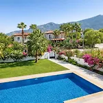 Organic - 6 Person Private Luxury * דליאן