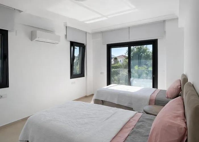 Organic - 6 Person Private Luxury Villa *